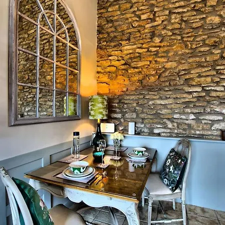 Blacksmith's Barn - Cosy, Chilled & Dog Friendly. Holiday home