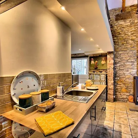 Blacksmith's Barn - Cosy, Chilled & Dog Friendly. Holiday home *