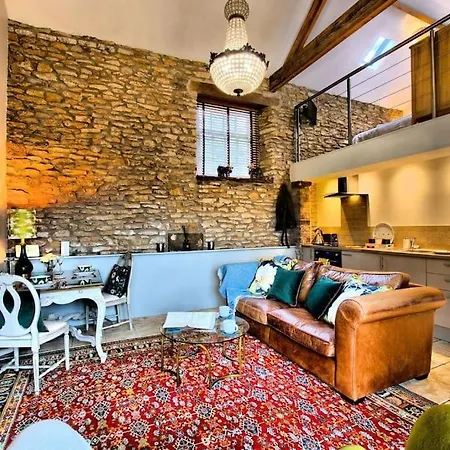 Blacksmith's Barn - Cosy, Chilled & Dog Friendly. 펜션 위캄